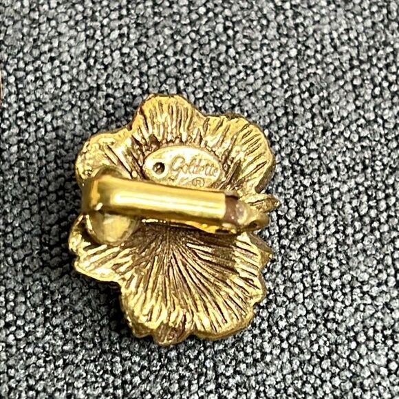 Gorgeous Set of Signed Goldette Brooch and Earrings Antique Gold - Picture 3 of 8
